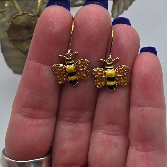 "5/$25" Goldtone Honeybee Bumble Bee Dainty Dangle Earrings - Picture 3 of 6